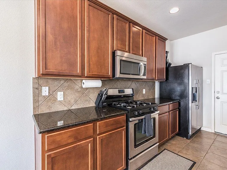 1721 Monahans Ln — Photo 6