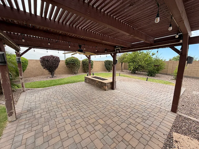 6906 S 78th Dr — Photo 23