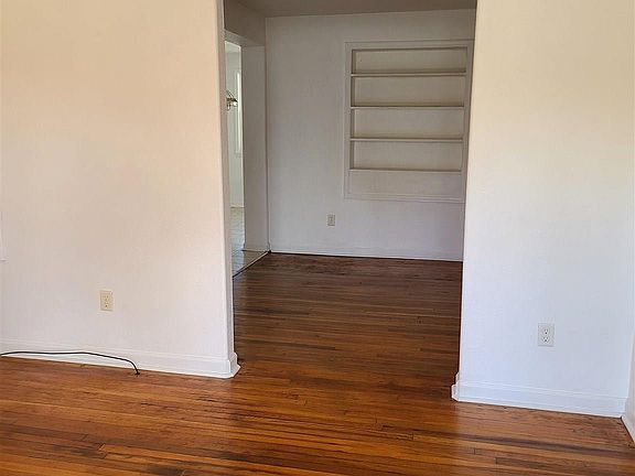 3rd image of 415 Gibbs Rd
