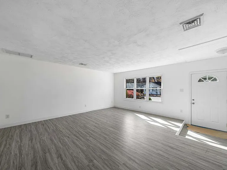 Sheridan Dr — Photo 1