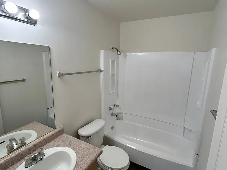 Tortugas Apartments — Photo 27