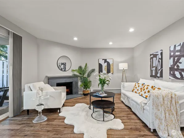 10516 NE 32nd Place #J105, Bellevue, WA 98004