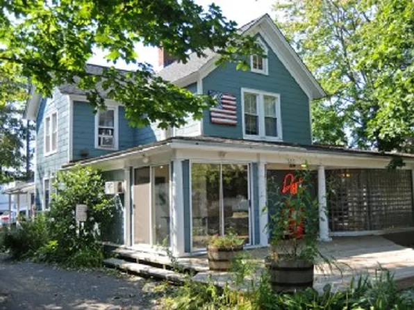https://photos.zillowstatic.com/fp/85775f716dfa666bcdc5ac9739d12d6b-p_e.webp