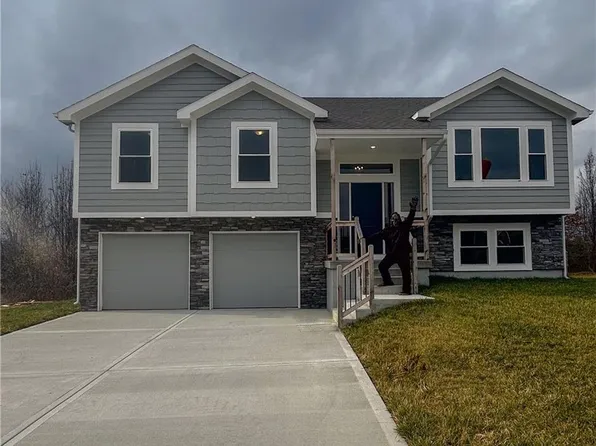 1909 Eagle Dr, Harrisonville, MO 64701