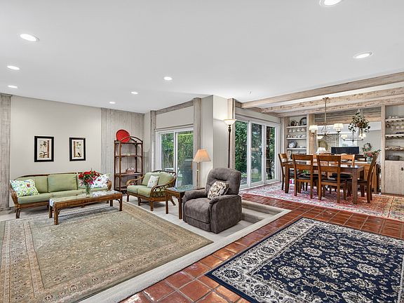 4th image of 131 Camden Ct