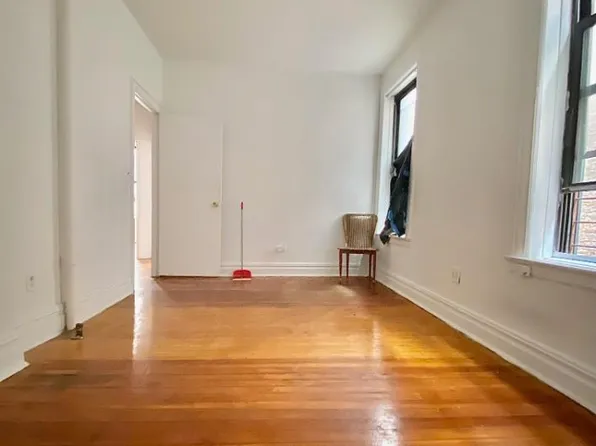 184 Claremont Avenue image 3 of 5