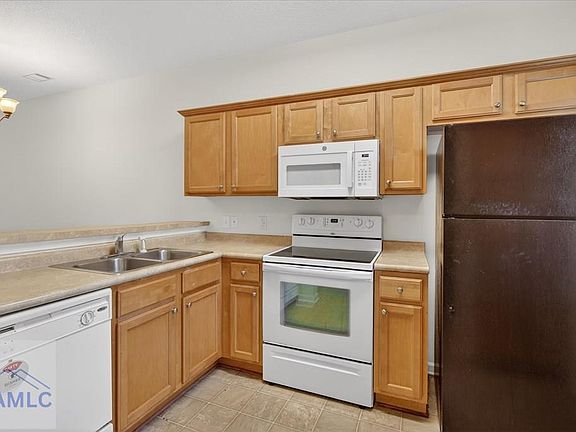 5th image of 1074 Martin Rd