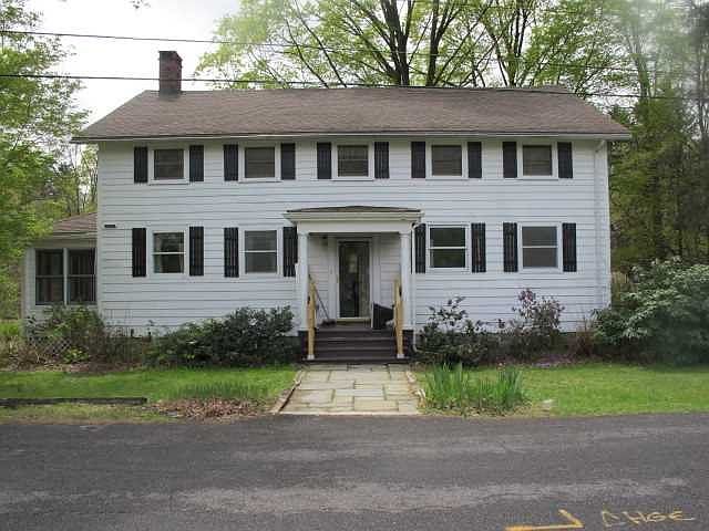 1st image of 4 Vanderbilt Ln