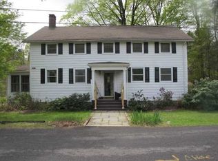 4 Vanderbilt Ln, Hyde Park, NY 12538
