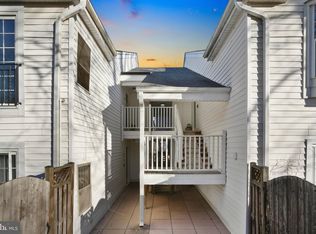 2050 N Calvert St APT 407, Arlington, VA 22201