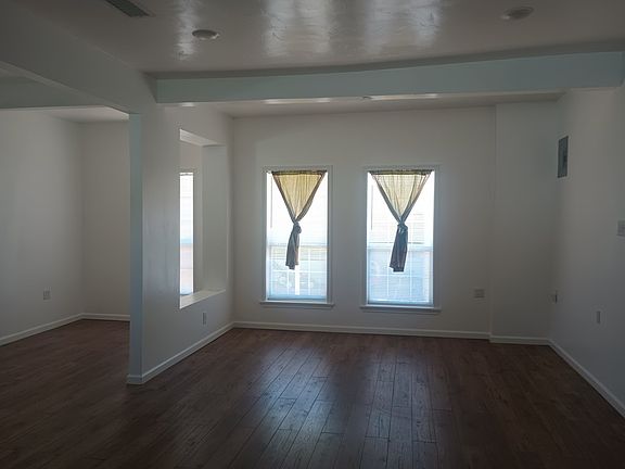 2nd image of 945 Elm St