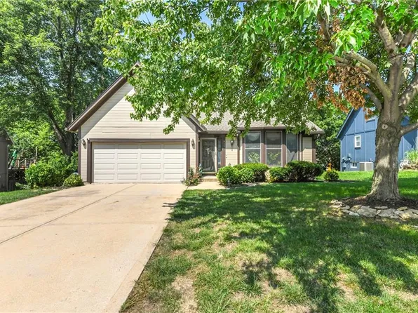 917 E Oakview St, Olathe, KS 66061