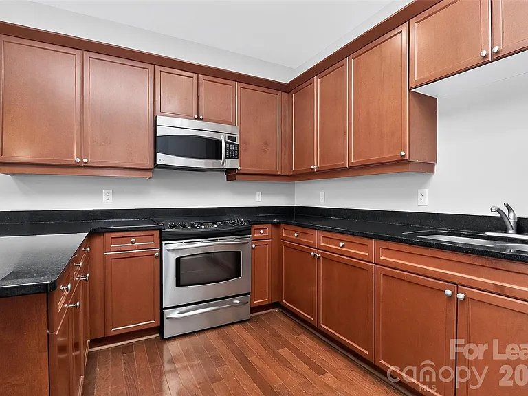 1829 Kenilworth Ave — Photo 9