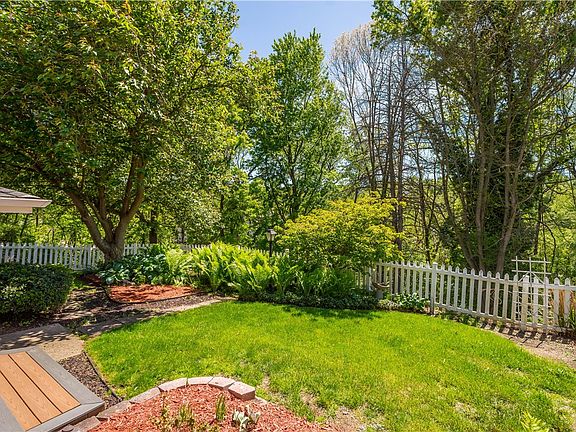 5th image of 448 Saratoga Dr