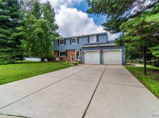 3 Lakewood Dr, Orchard Park, NY 14127