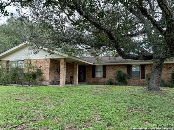 127 Kittie Ln, Three Rivers, TX 78071