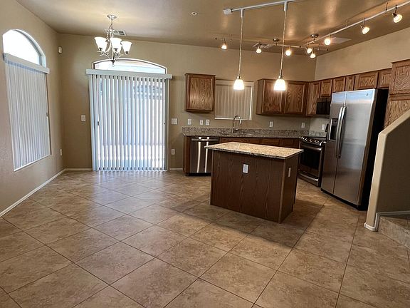 Island Kitchen w/extra track lighting & Dining space