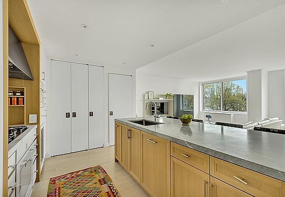 5th image of 212 Warren St APT 3G