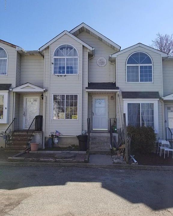 1st image of 42 Union Ct