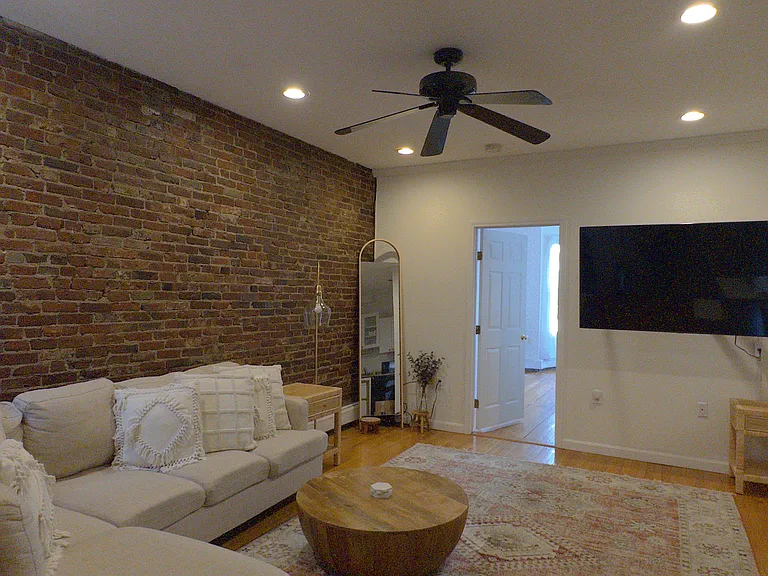 245 W 5th St #2 — Photo 13