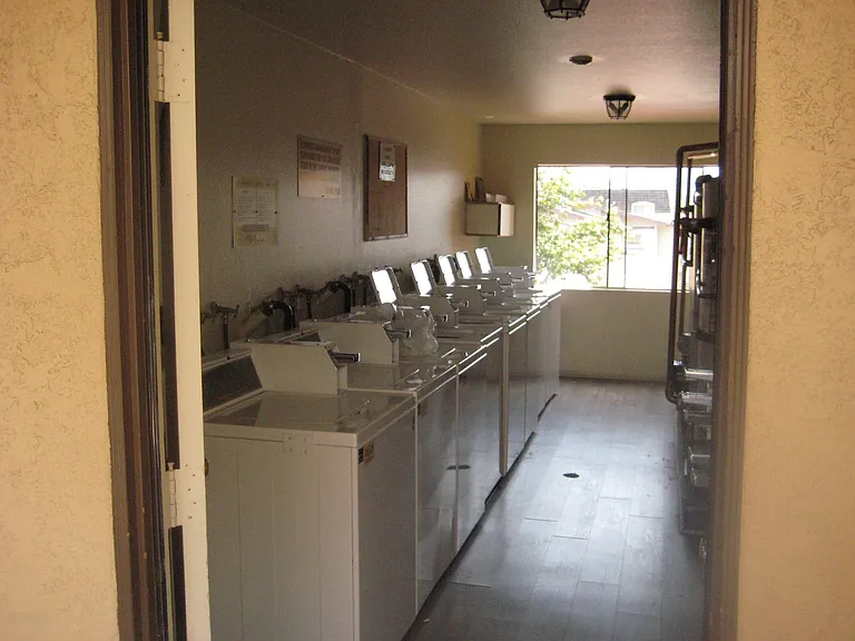 221 N Cedar St — Photo 13