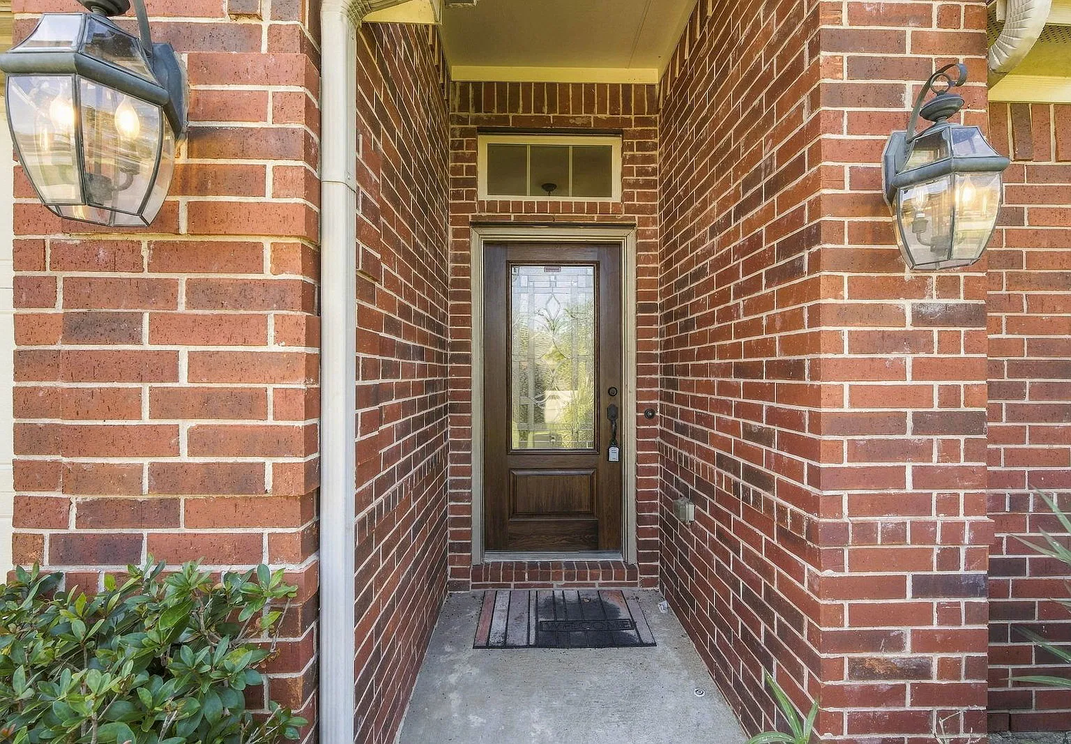 4 bed, 2.0 bath, 2140 sqft, $2,345 — Photo 4