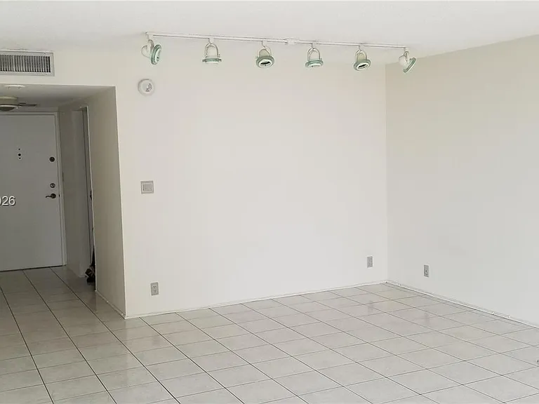 1901 Brickell Ave #B906 — Photo 5