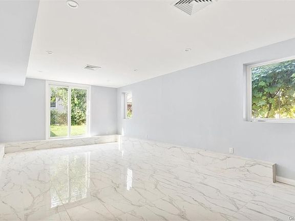 5th image of 2865 Coddington Ave