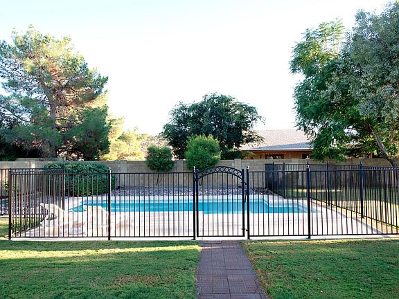 3rd image of 937 E Aire Libre Ave
