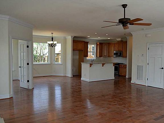3rd image of 4826 Lee Ave