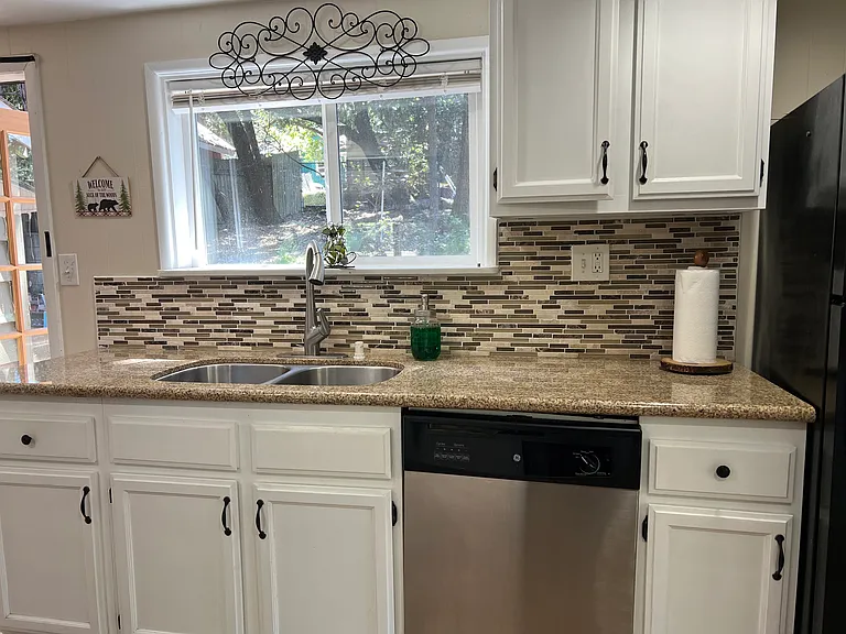 689 Knoll Dr — Photo 18