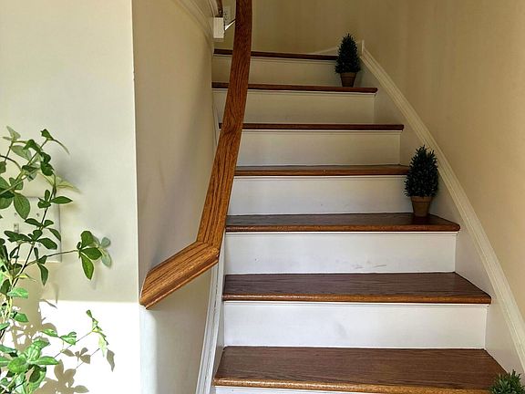 4th image of 634 Edgewater Ridge Ct