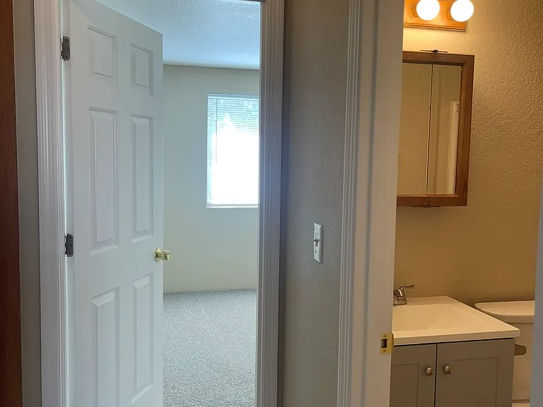 1295 Willow Ln #8 — Photo 9