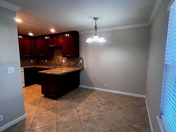 5th image of 1311 Alturas St
