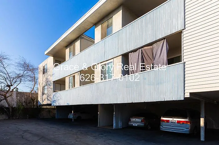2615 Lake Ave #4 — Photo 2
