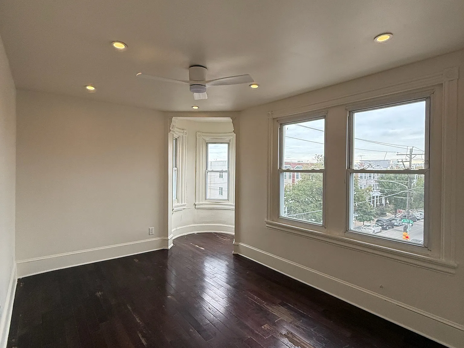 2 bed, 1000 sqft, $1,600 — Photo 3