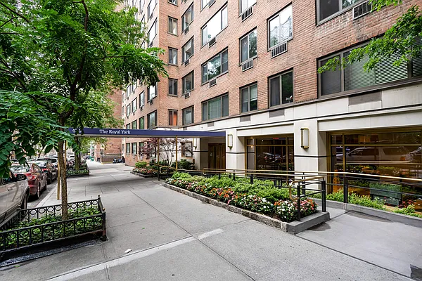 Rented by Compass | media 10