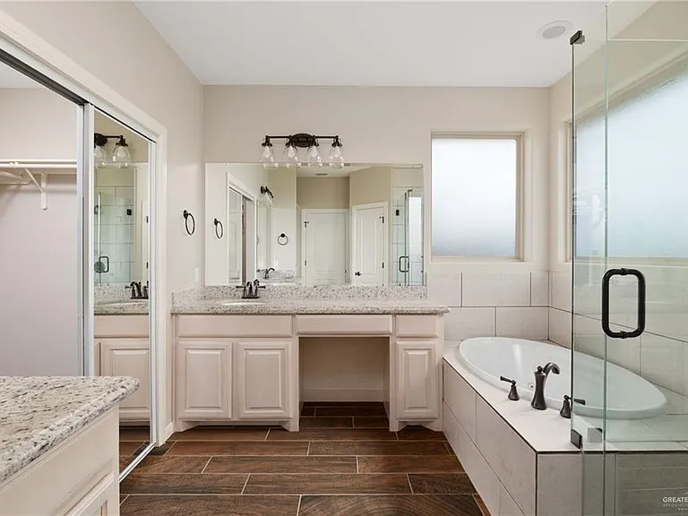 14220 Amistad Cir — Photo 10