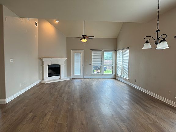 2nd image of 1441 Clayton Ln