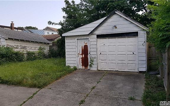 2nd image of 1625 Estelle Ave