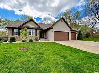 4002 E River Ridge Dr, Chillicothe, IL 61523