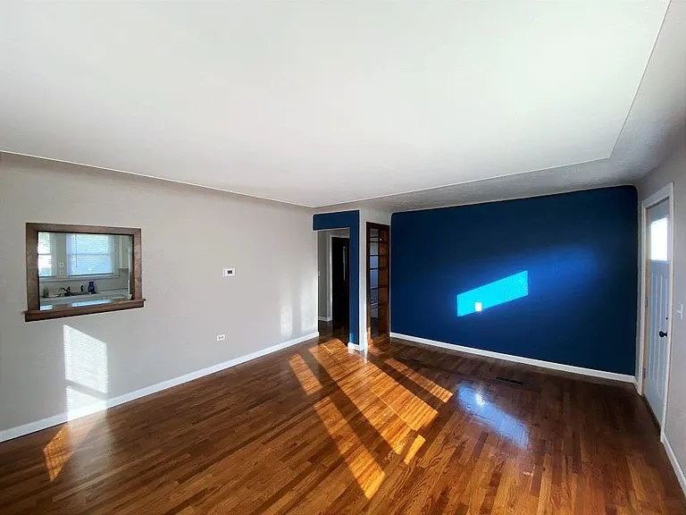 5925 Jefferson Ave — Photo 4