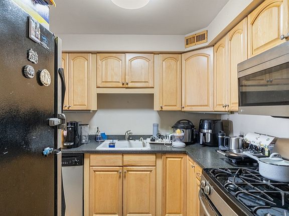 4th image of 33 Pond Ave APT 1102