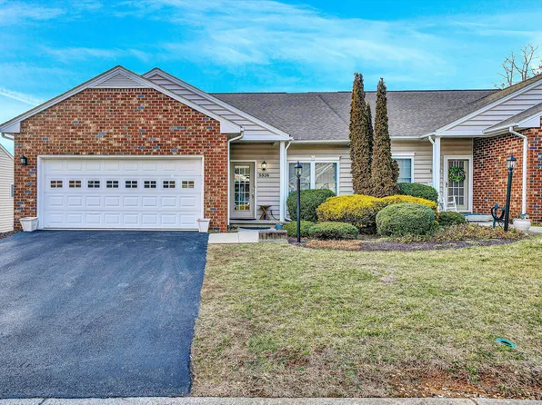 5526 S Village Dr, Roanoke, VA 24018