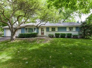 420 Rip Van Winkle Dr, Waukesha, WI 53186
