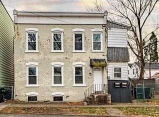 22 Cottage St, Troy, NY 12180