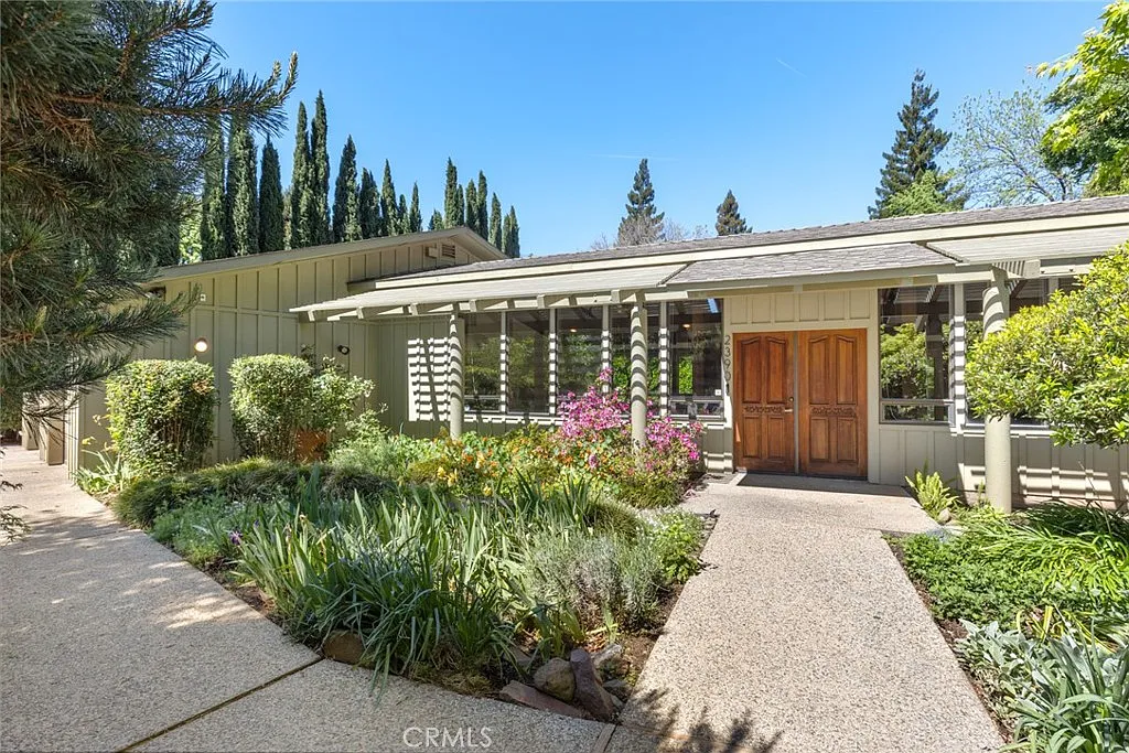 2390 Alamo Ave photo 1