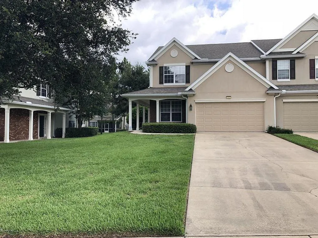 3 bed, 2.5 bath, 2067 sqft, $2,400 — Photo 1
