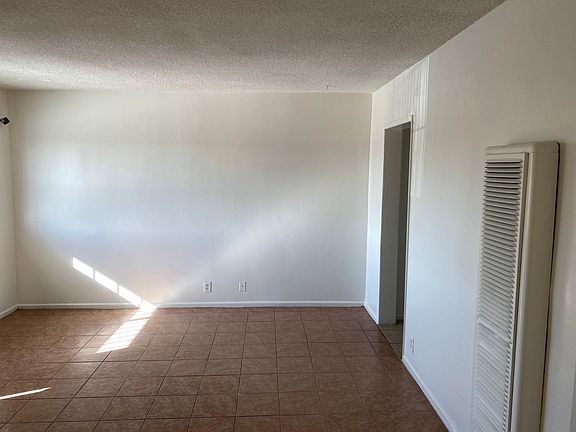 5th image of 839 E Sunrise Blvd #4