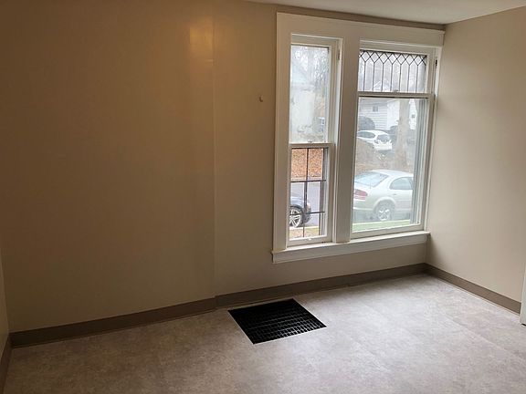4th image of 519 S Beech St APT 3